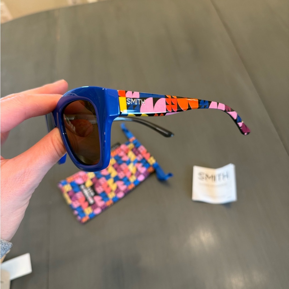 SMITH Sway Sunglasses | Lisa Congdon | ChromaPop - Picture 3 of 4